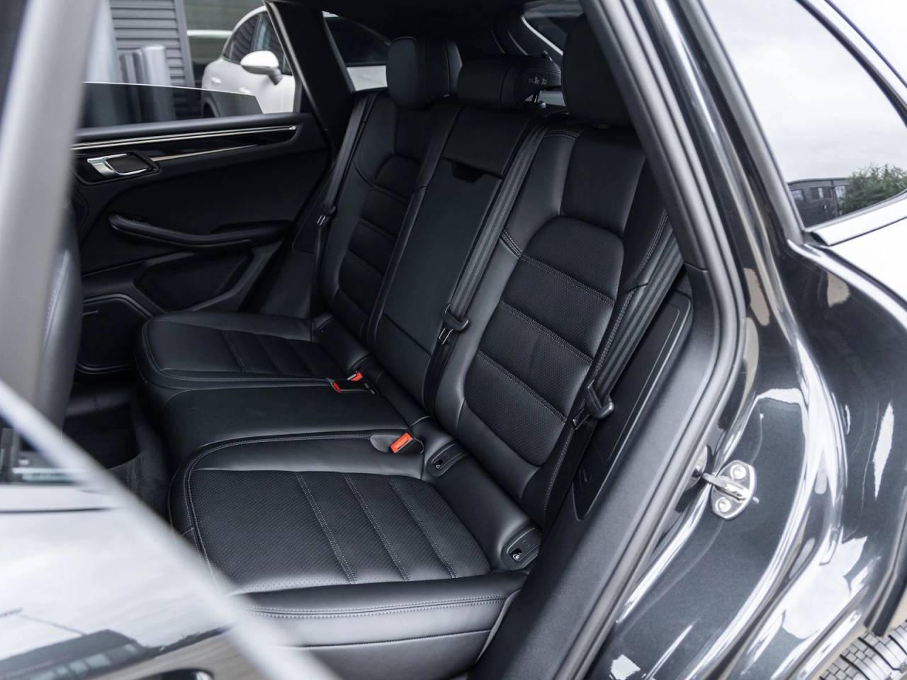 2026 Porsche Macan AWD