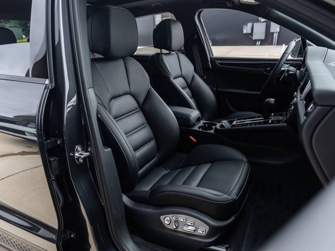 2026 Porsche Macan AWD