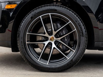 2026 Porsche Macan AWD
