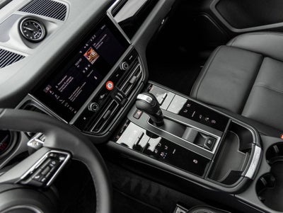 2026 Porsche Macan AWD