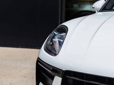 2026 Porsche Macan AWD