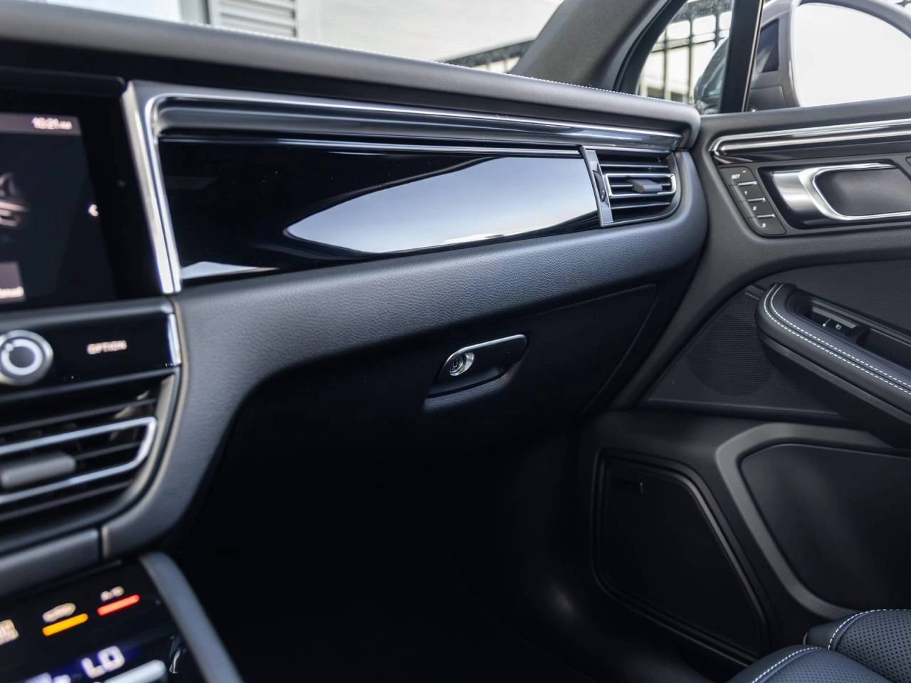 2026 Porsche Macan Macan T