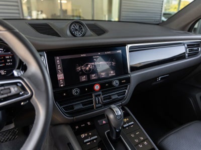 2023 Porsche Macan Macan (MY23)