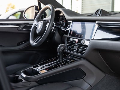 2023 Porsche Macan Macan (MY23)