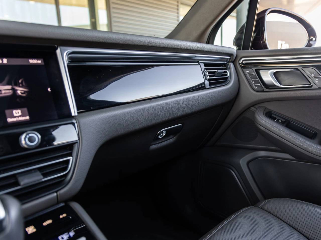 2023 Porsche Macan Macan (MY23)