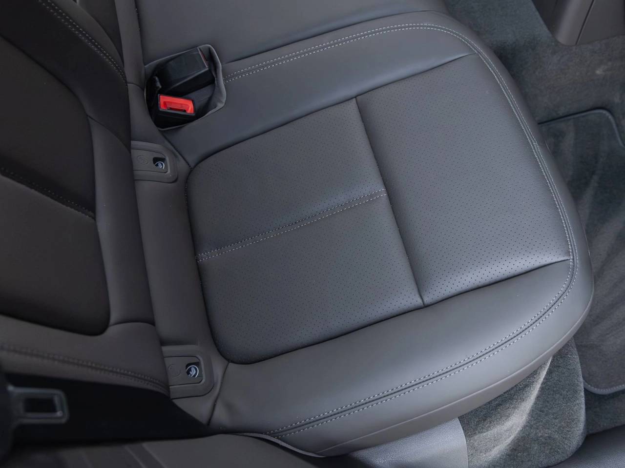 2023 Porsche Macan Macan (MY23)