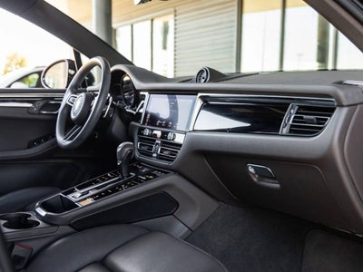 2023 Porsche Macan Macan (MY23)