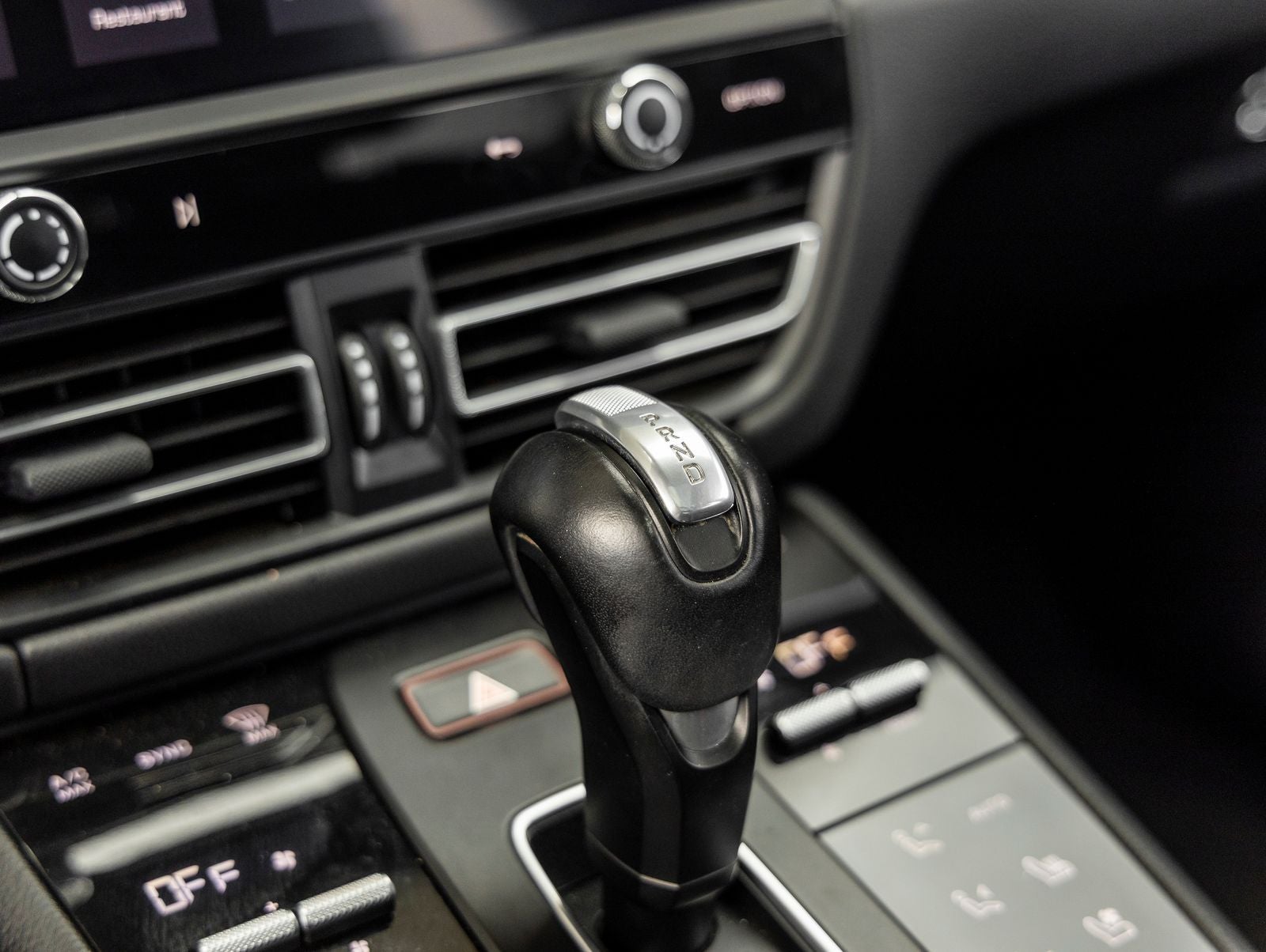 2023 Porsche Macan Macan (MY23)