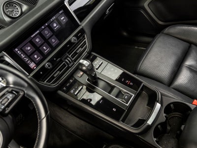 2023 Porsche Macan Macan (MY23)