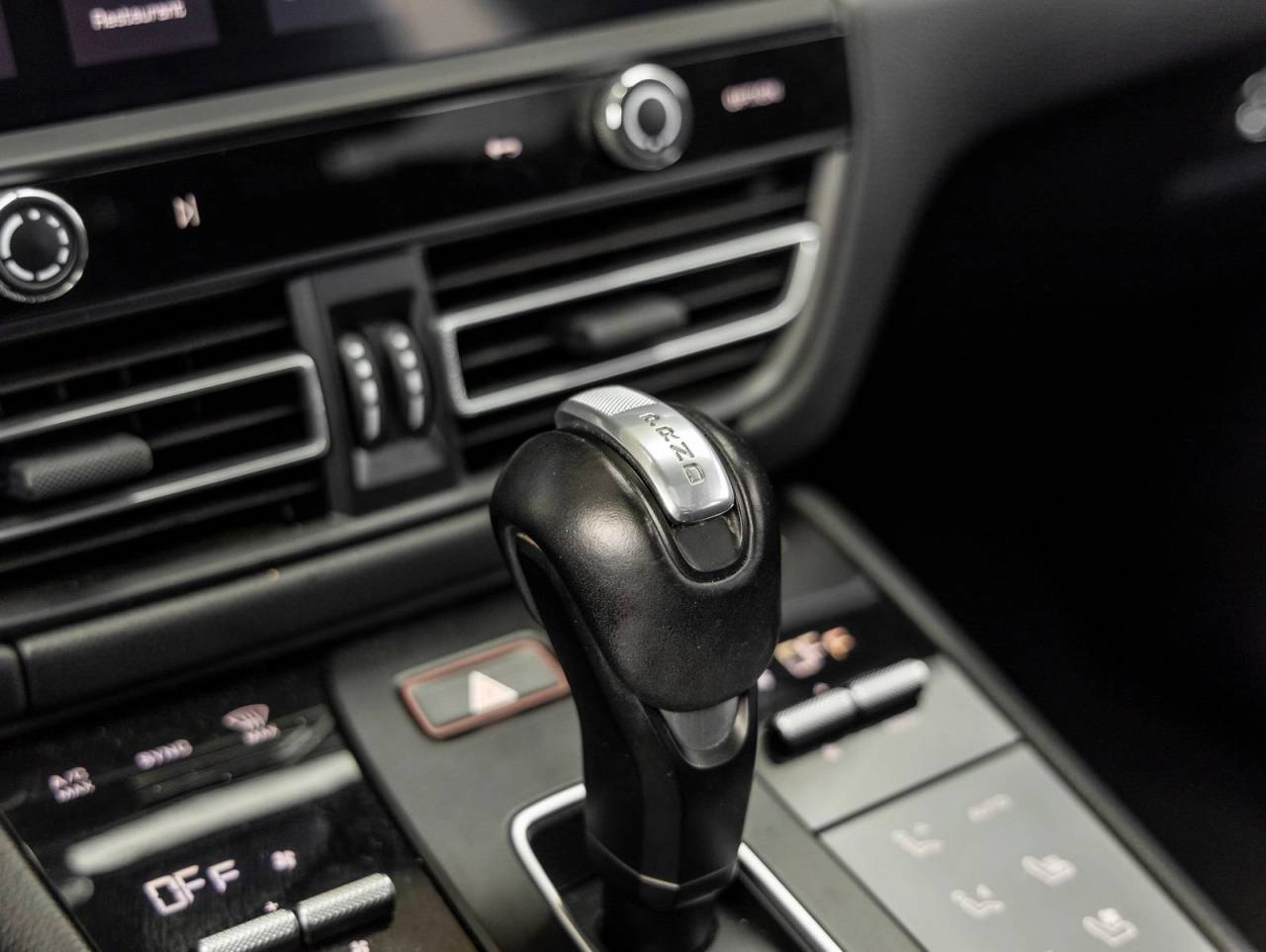 2023 Porsche Macan Macan (MY23)