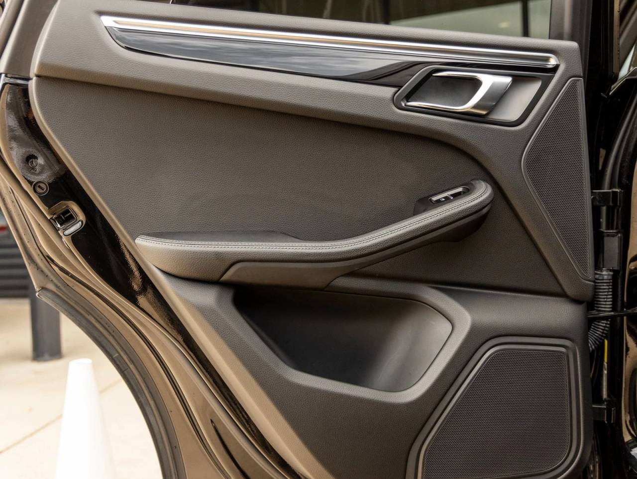 2023 Porsche Macan Macan (MY23)
