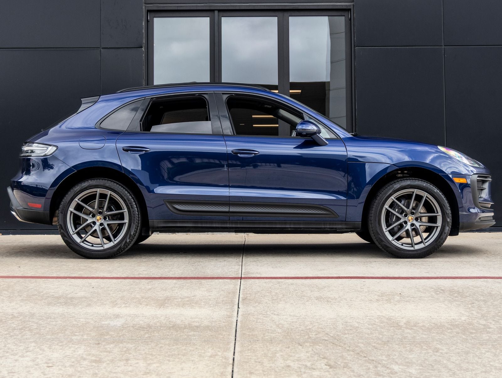 2025 Porsche Macan AWD