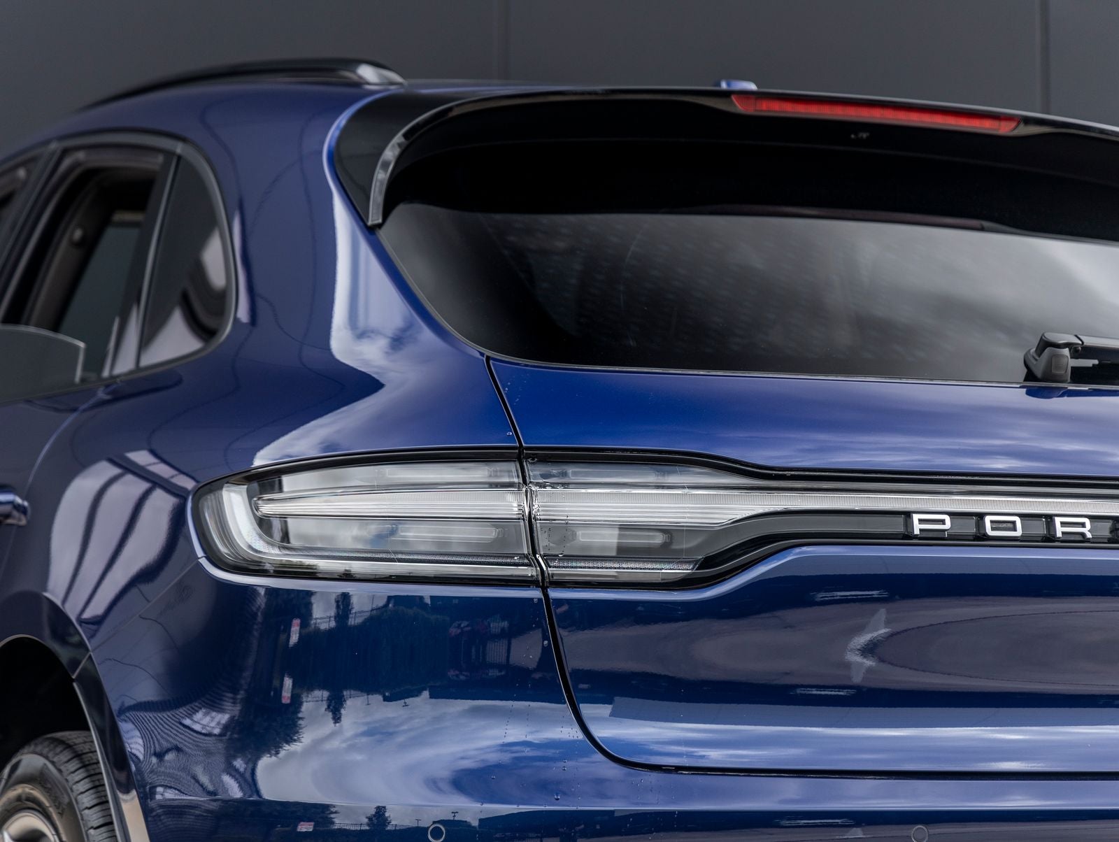 2025 Porsche Macan AWD