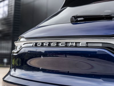 2025 Porsche Macan AWD