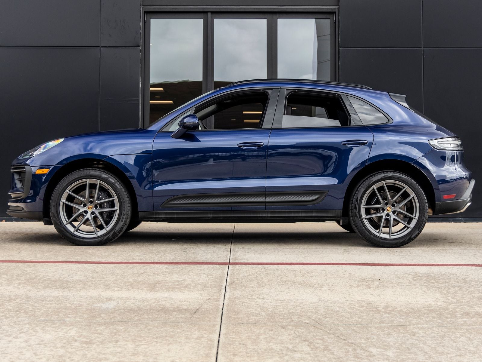 2025 Porsche Macan AWD
