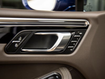 2025 Porsche Macan AWD