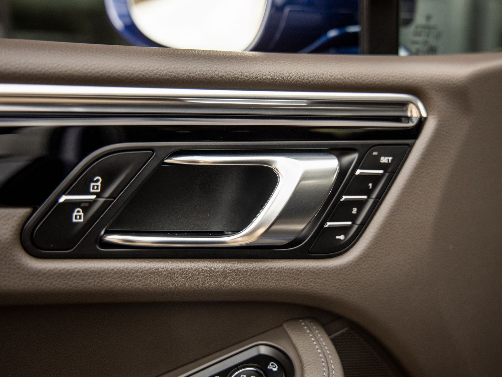 2025 Porsche Macan AWD