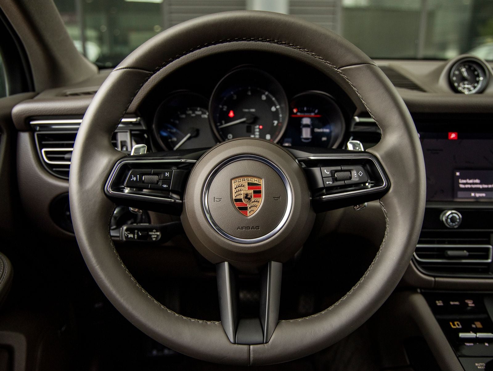 2025 Porsche Macan AWD