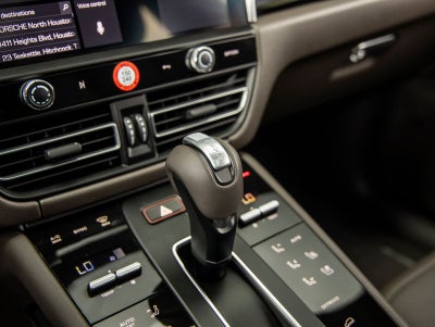 2025 Porsche Macan AWD