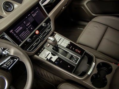 2025 Porsche Macan AWD