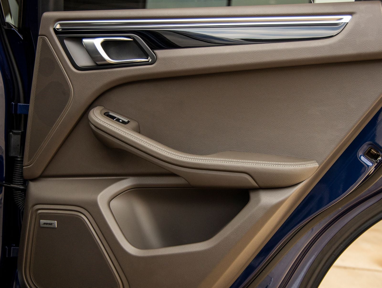 2025 Porsche Macan AWD