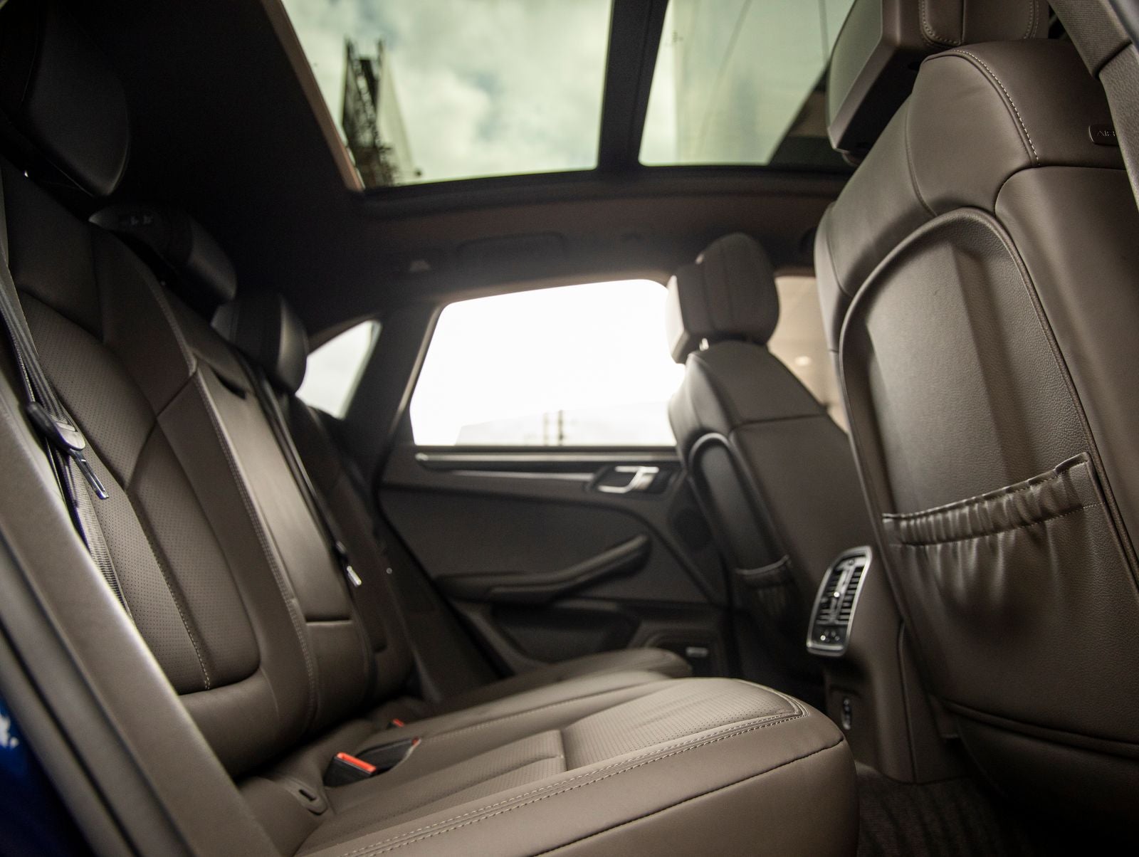 2025 Porsche Macan AWD