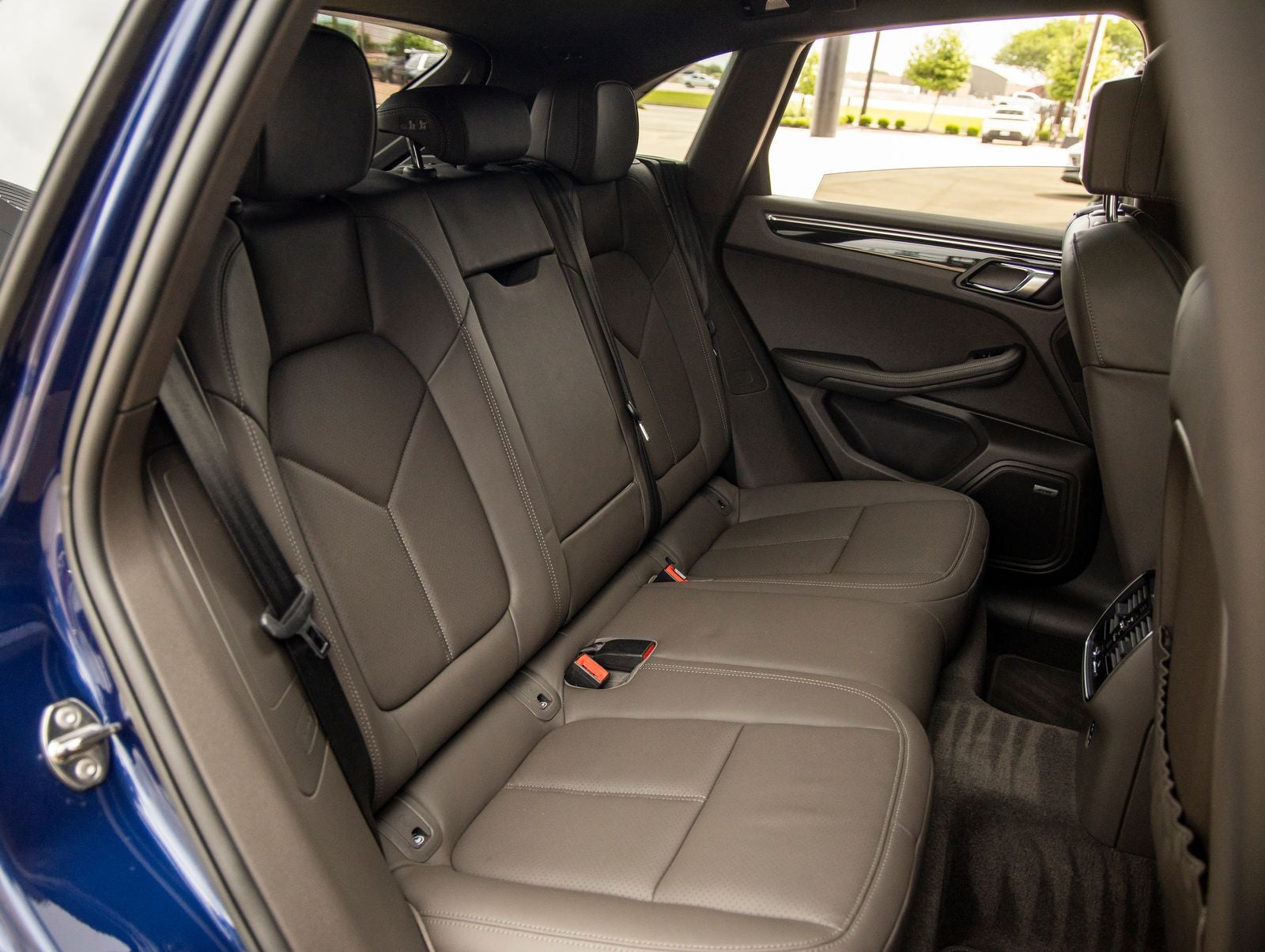 2025 Porsche Macan AWD