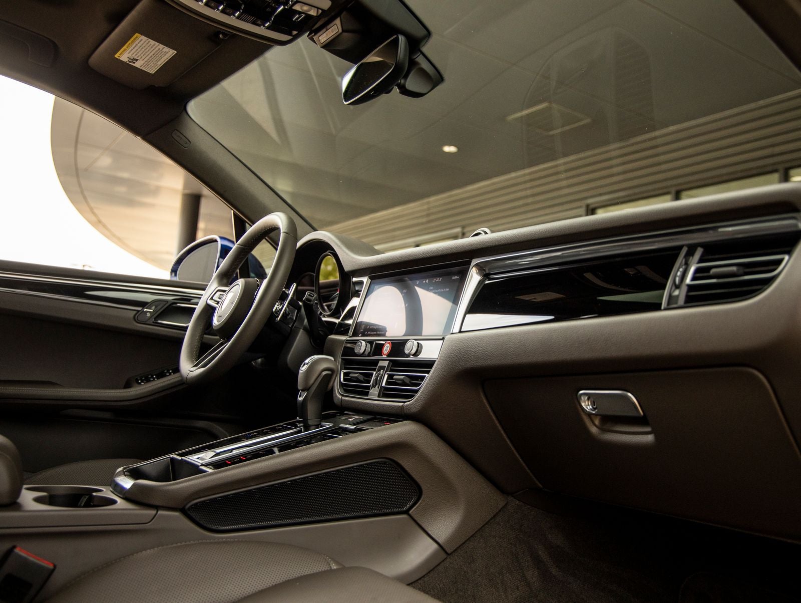 2025 Porsche Macan AWD