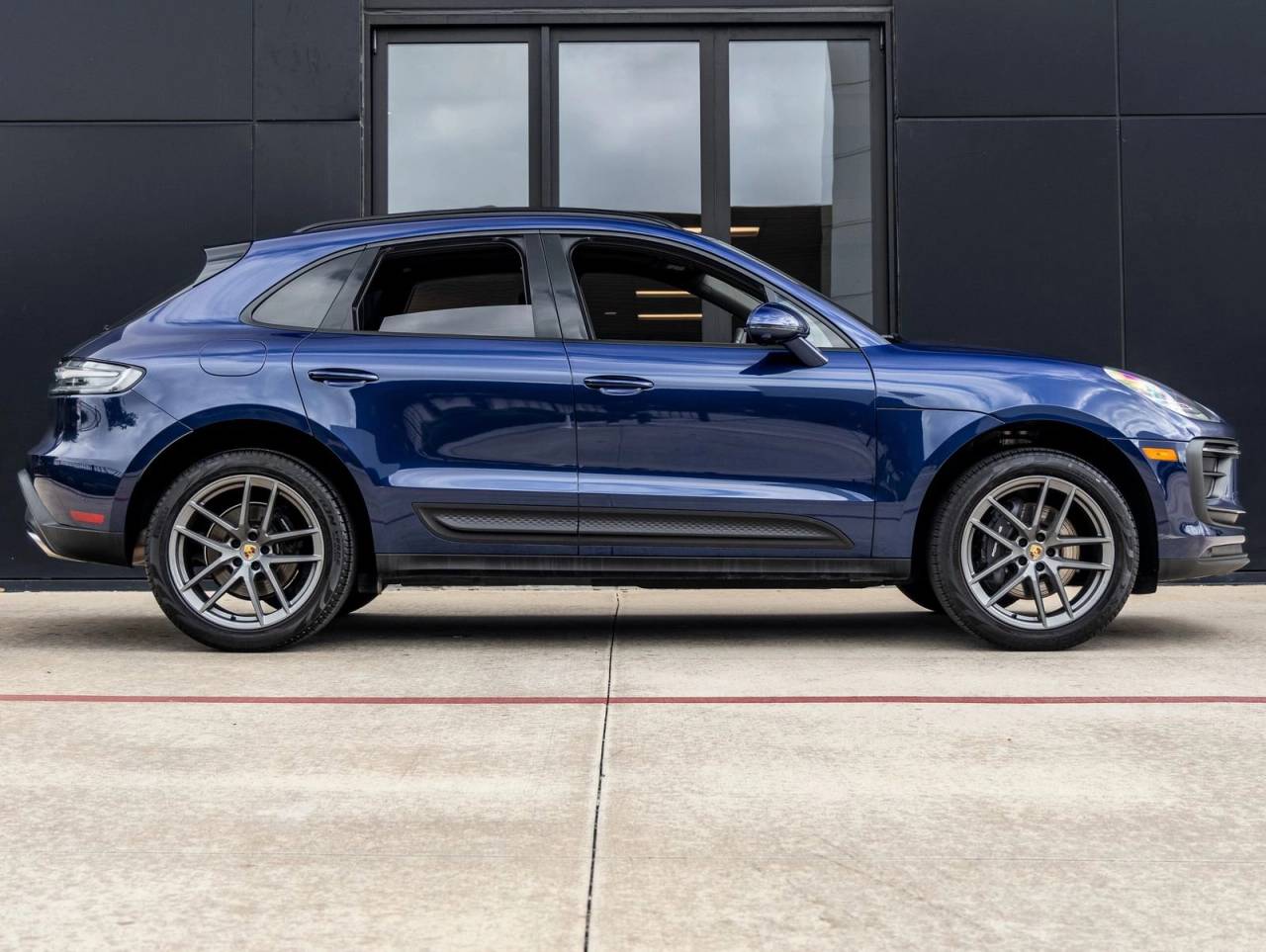 2025 Porsche Macan AWD