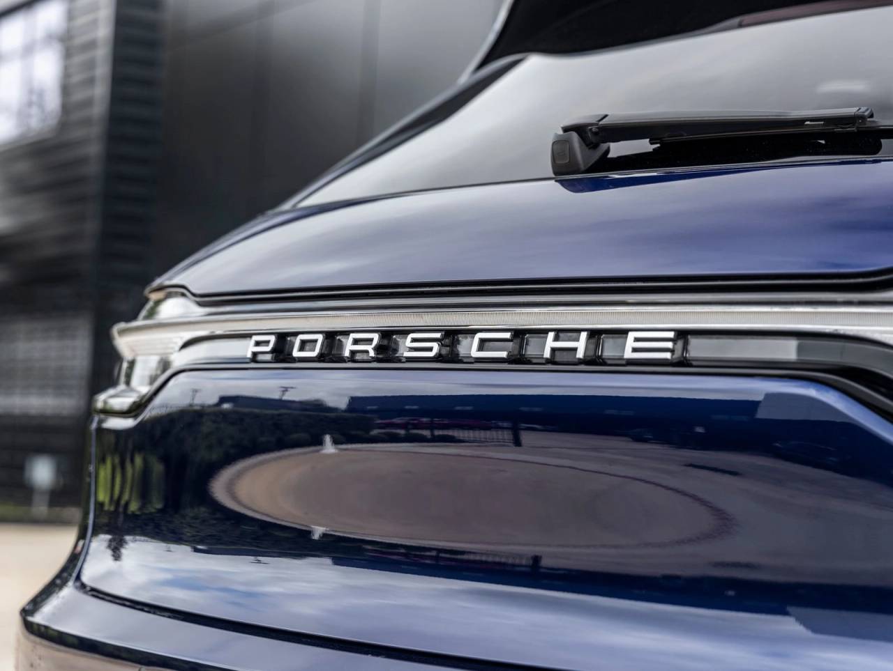 2025 Porsche Macan AWD