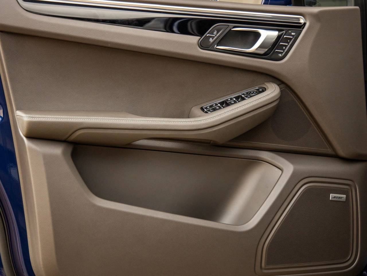 2025 Porsche Macan AWD