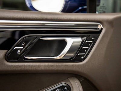 2025 Porsche Macan AWD