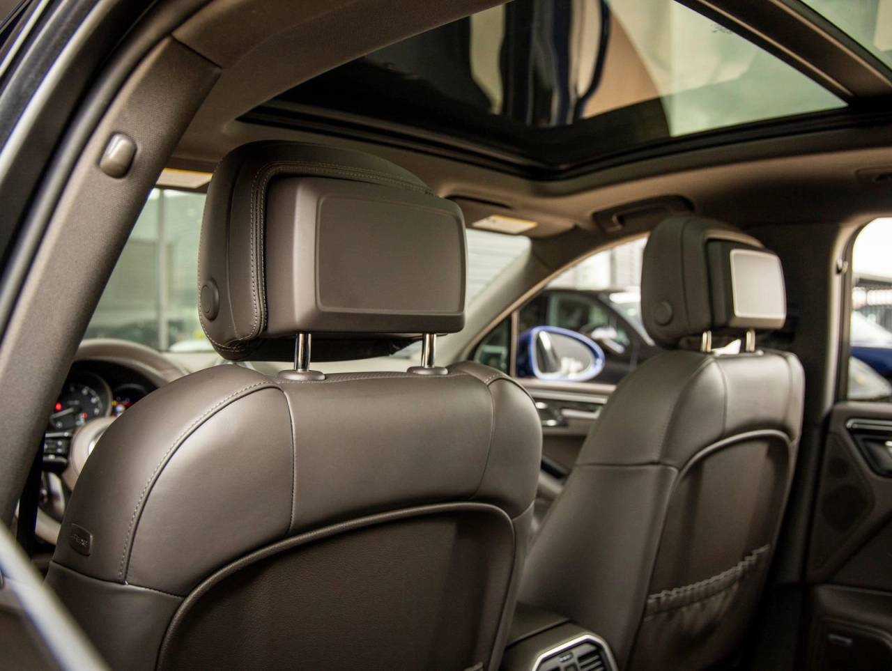 2025 Porsche Macan AWD