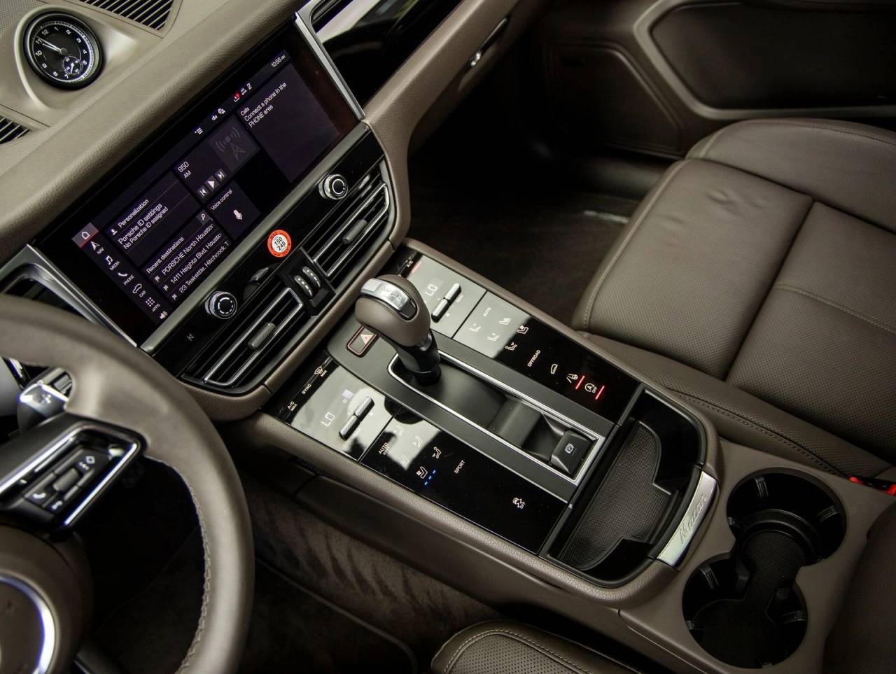 2025 Porsche Macan AWD