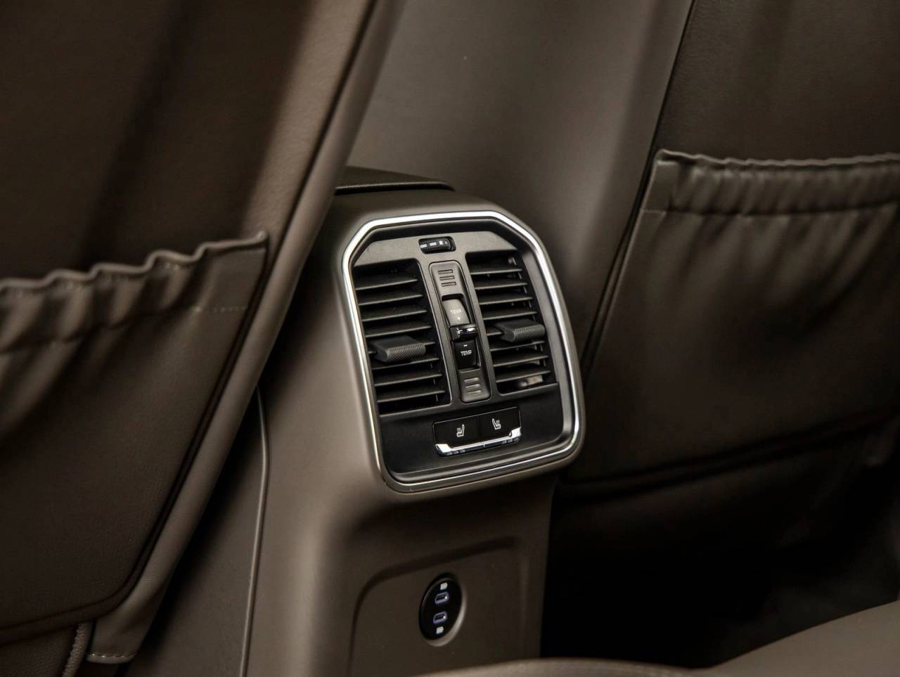 2025 Porsche Macan AWD