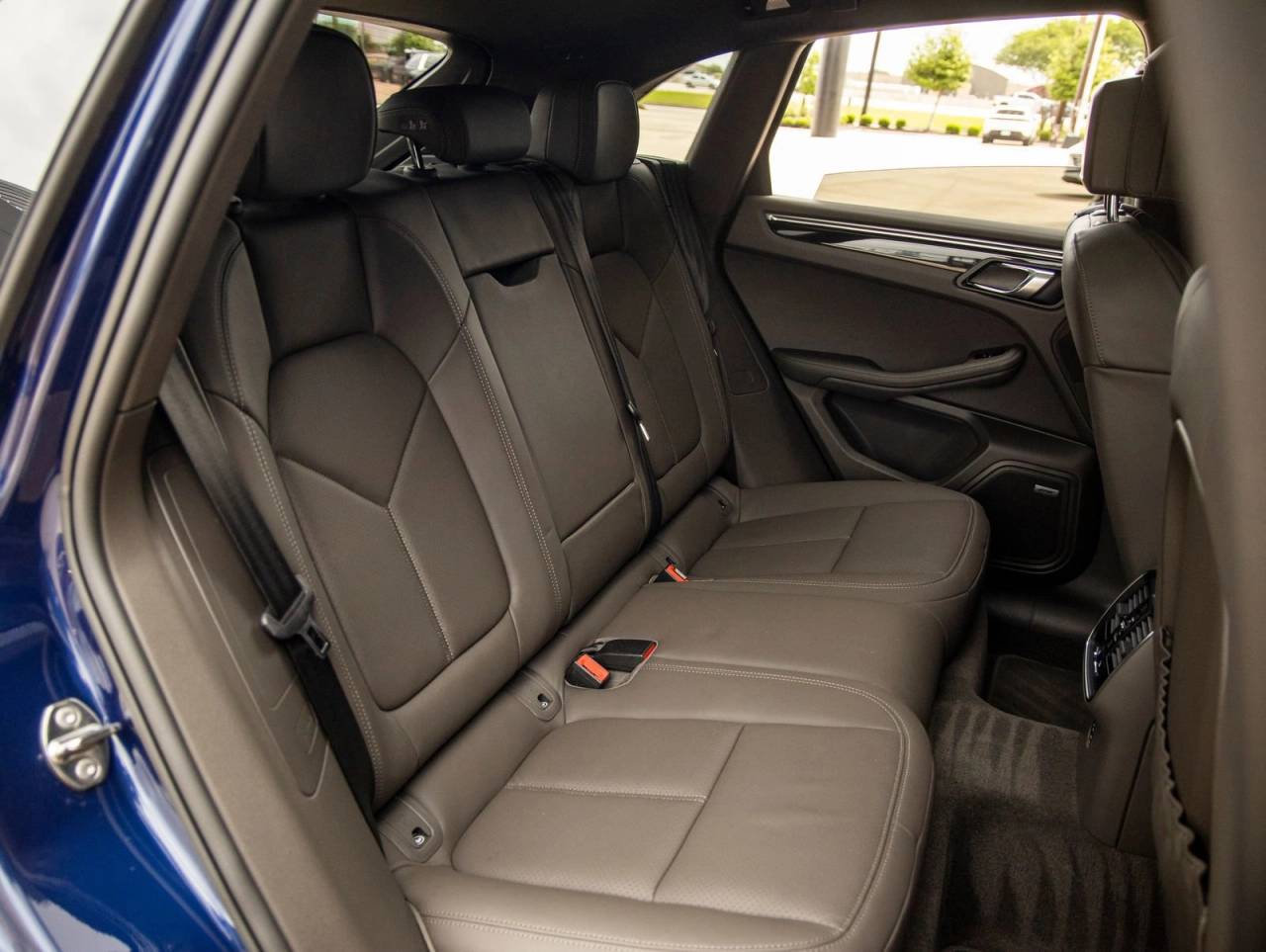 2025 Porsche Macan AWD