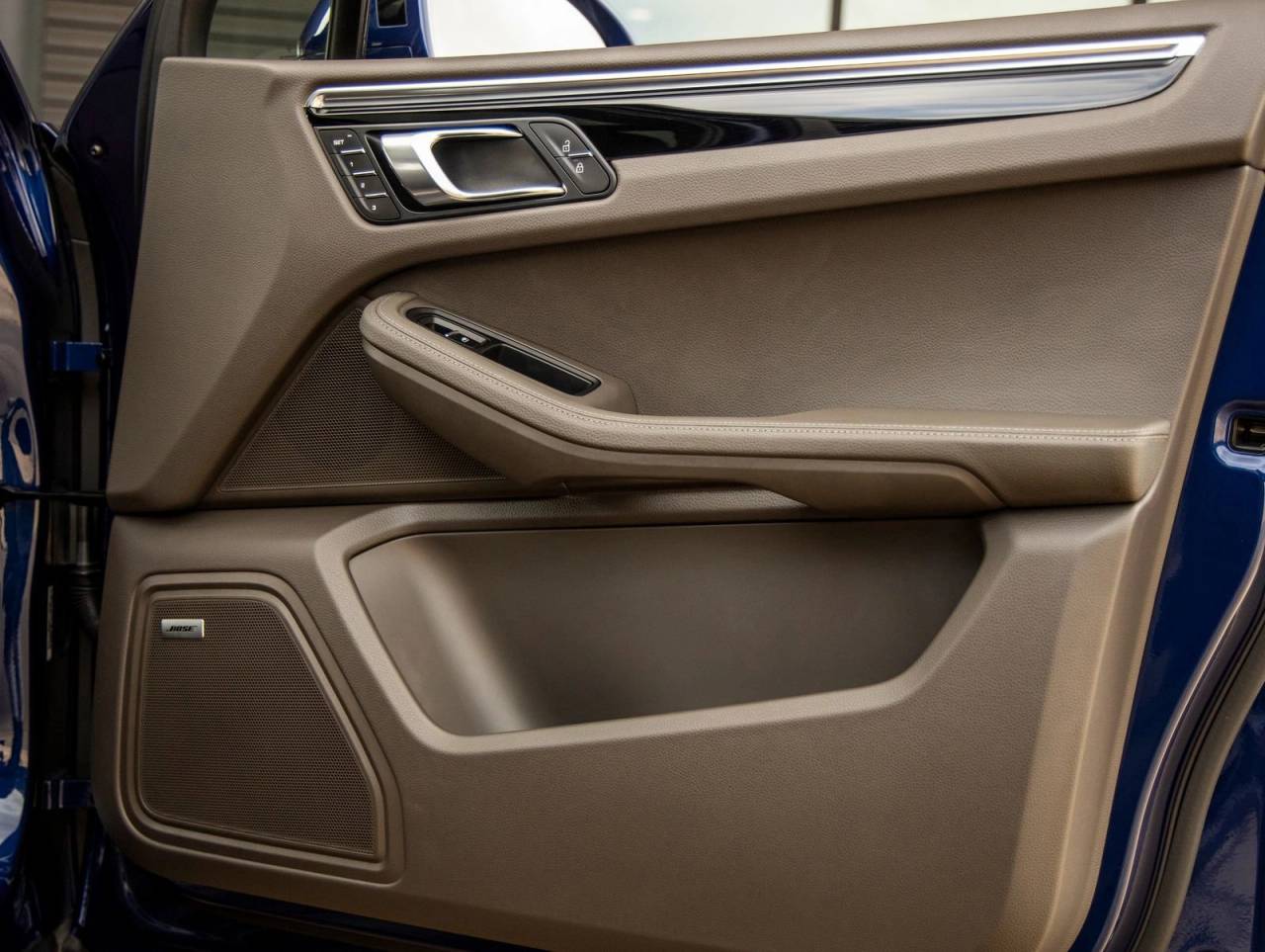 2025 Porsche Macan AWD