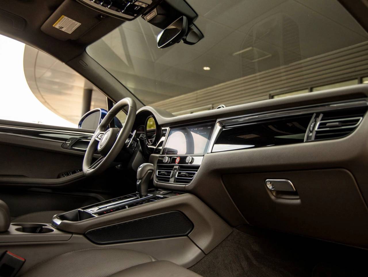 2025 Porsche Macan AWD