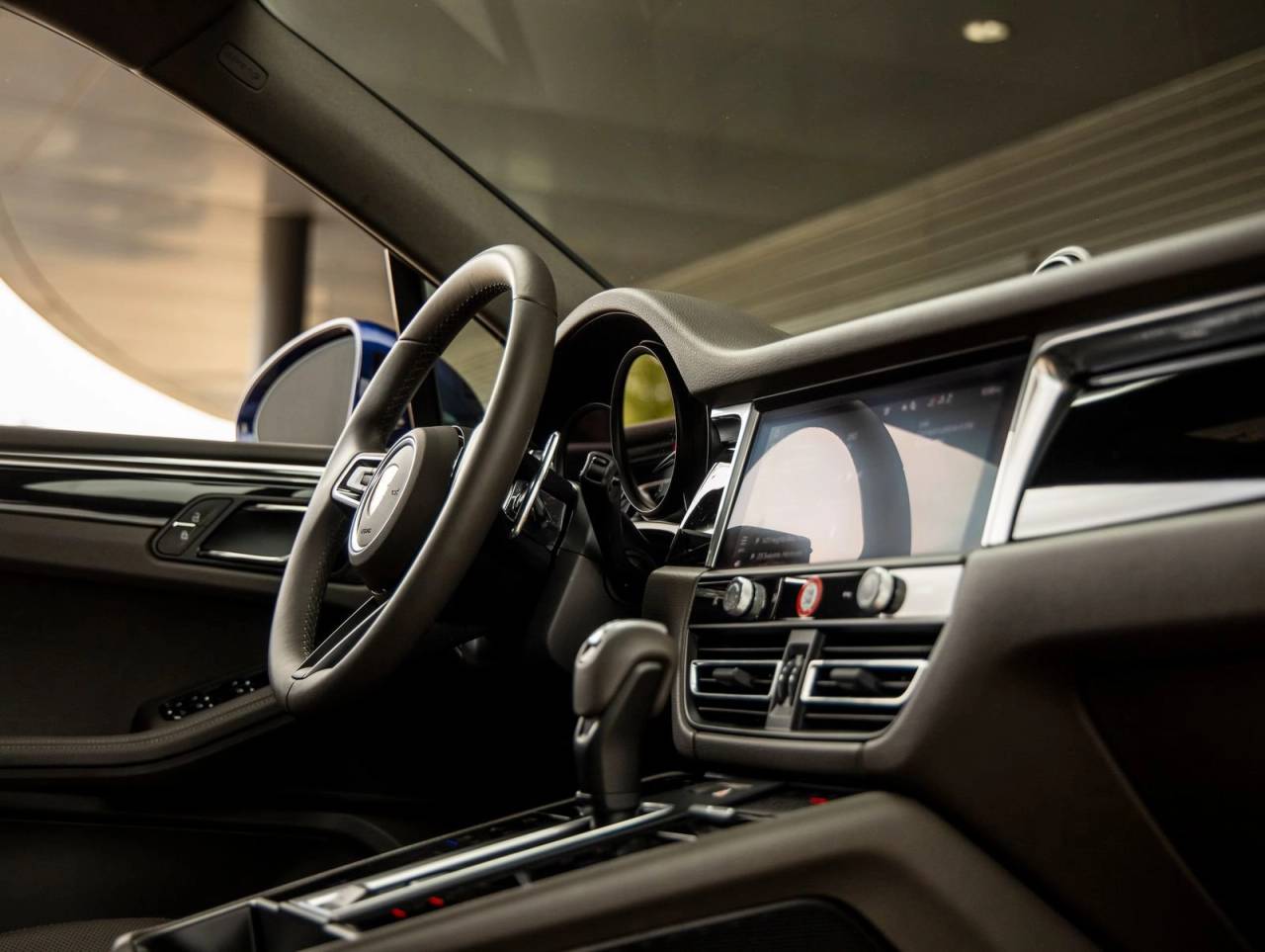 2025 Porsche Macan AWD