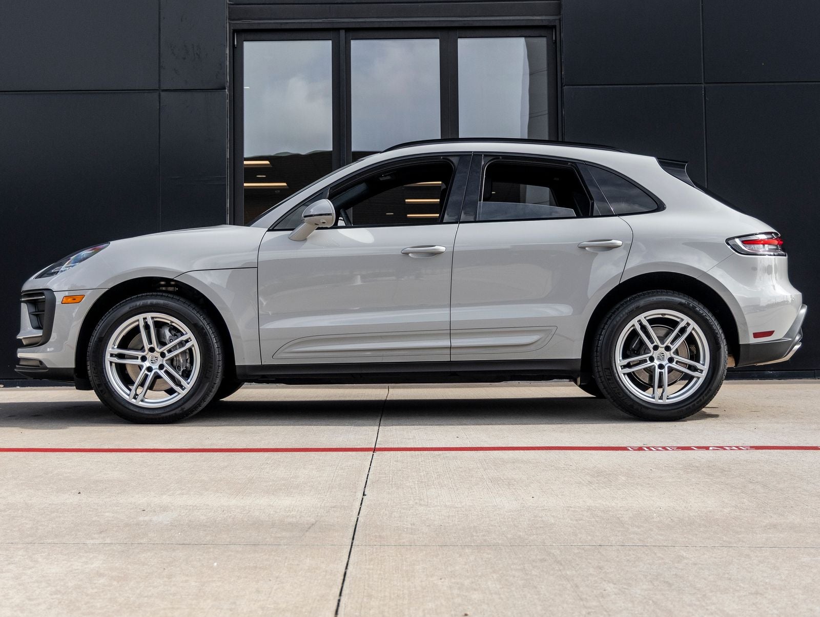 2025 Porsche Macan Macan