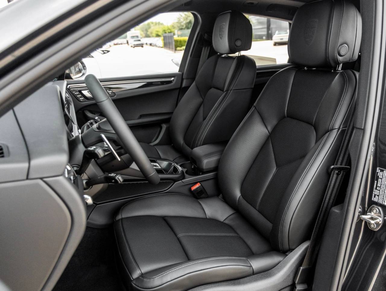 2026 Porsche Macan AWD