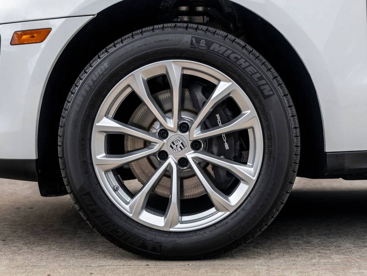 2026 Porsche Macan AWD