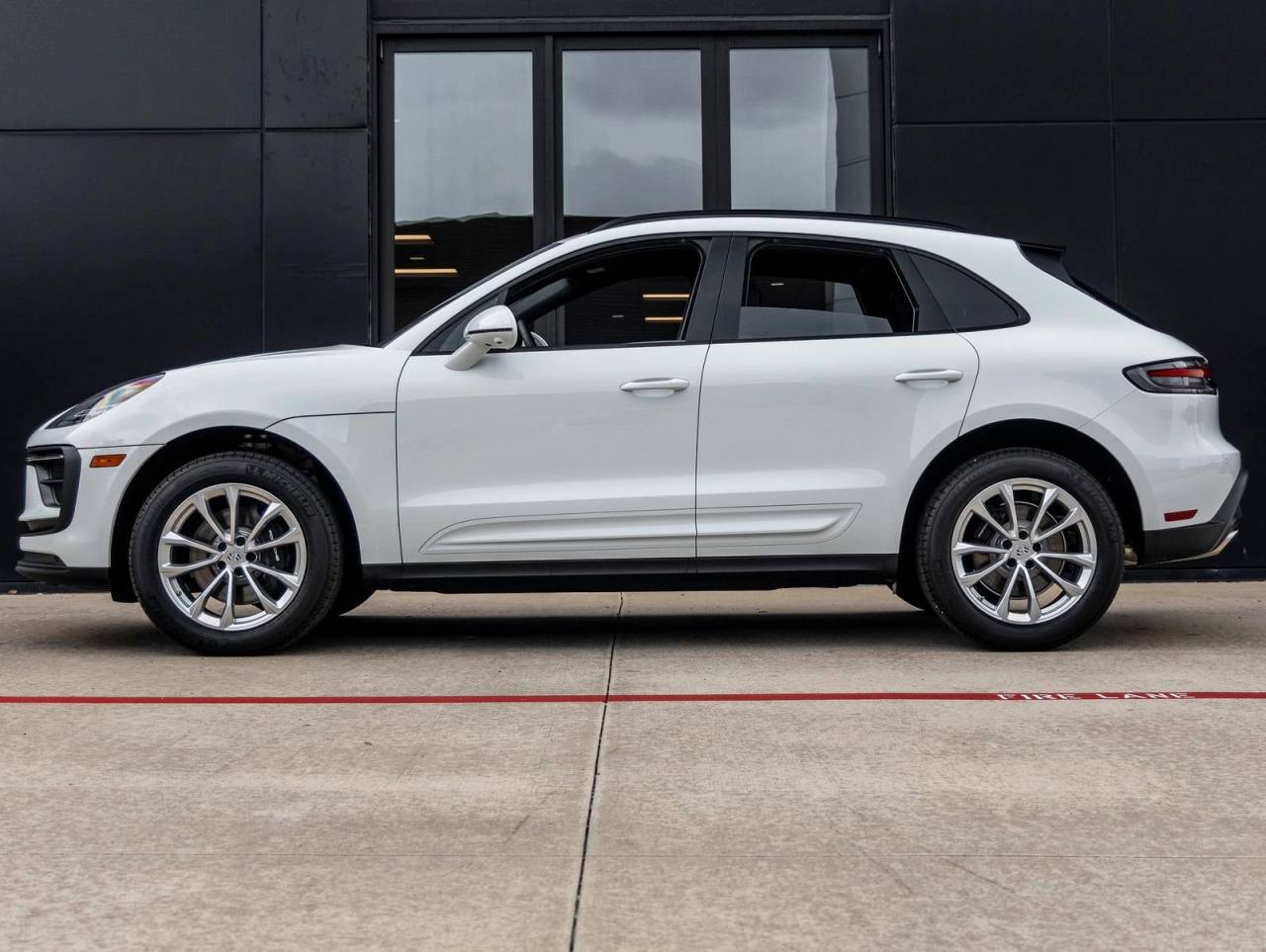 2026 Porsche Macan AWD