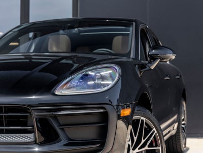 2026 Porsche Macan AWD