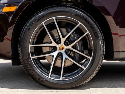 2026 Porsche Macan AWD