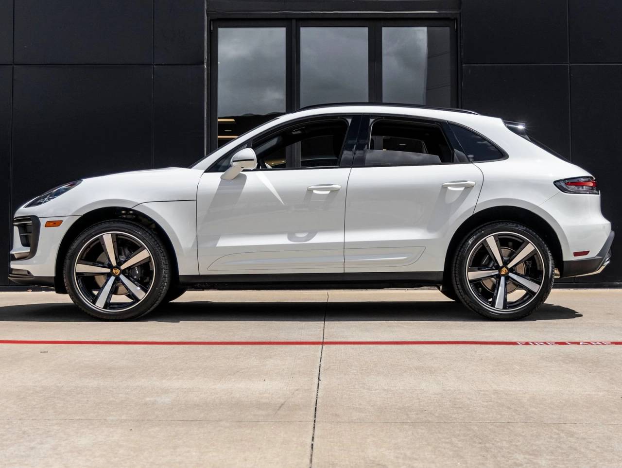 2026 Porsche Macan AWD