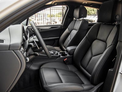 2026 Porsche Macan AWD