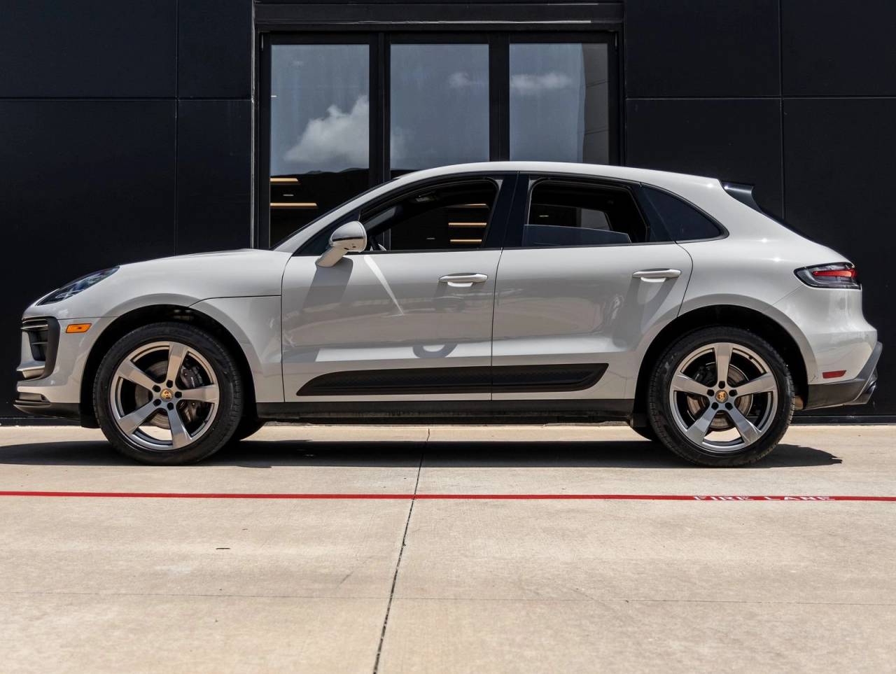 2024 Porsche Macan Base