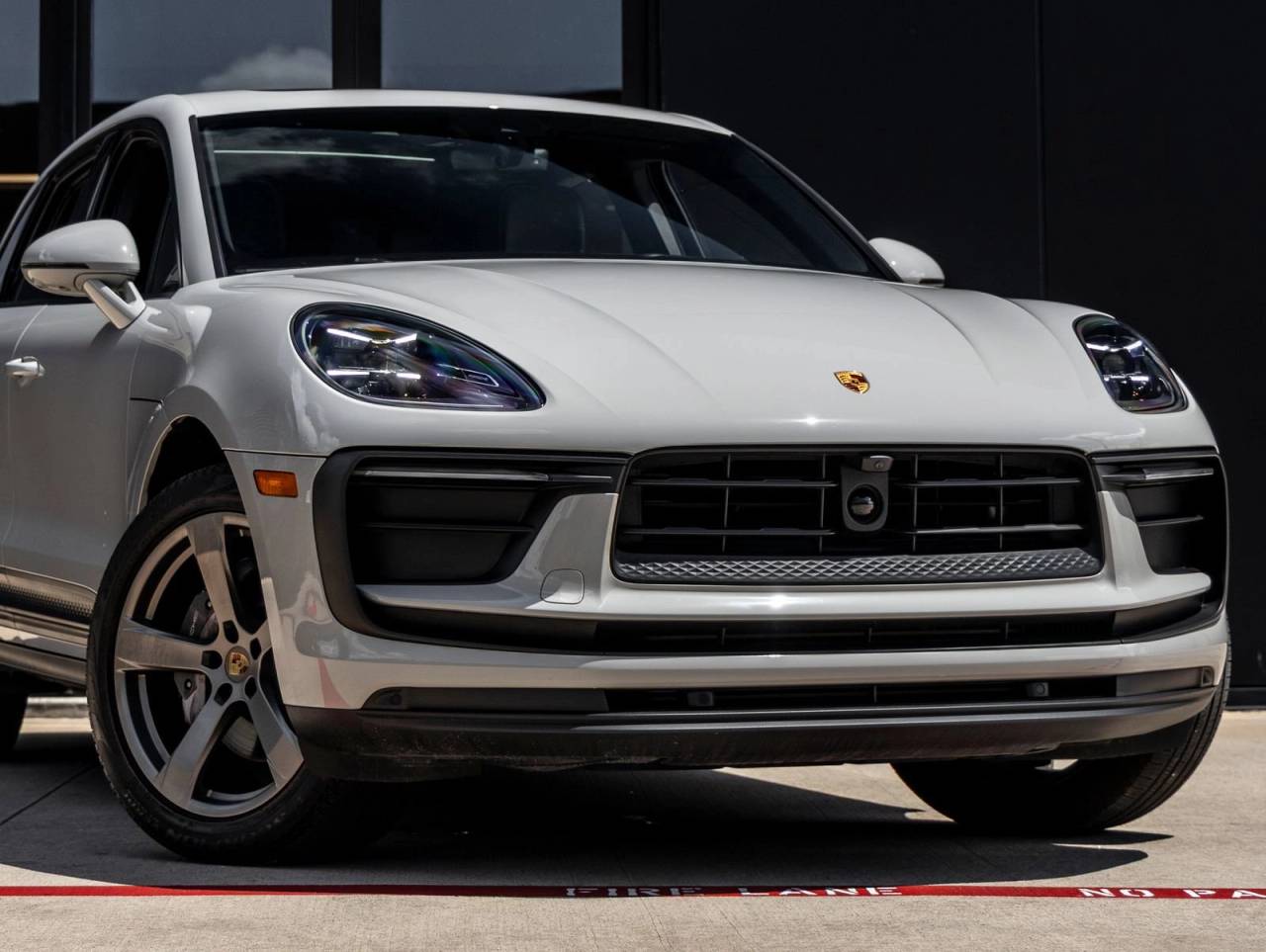 2024 Porsche Macan Base