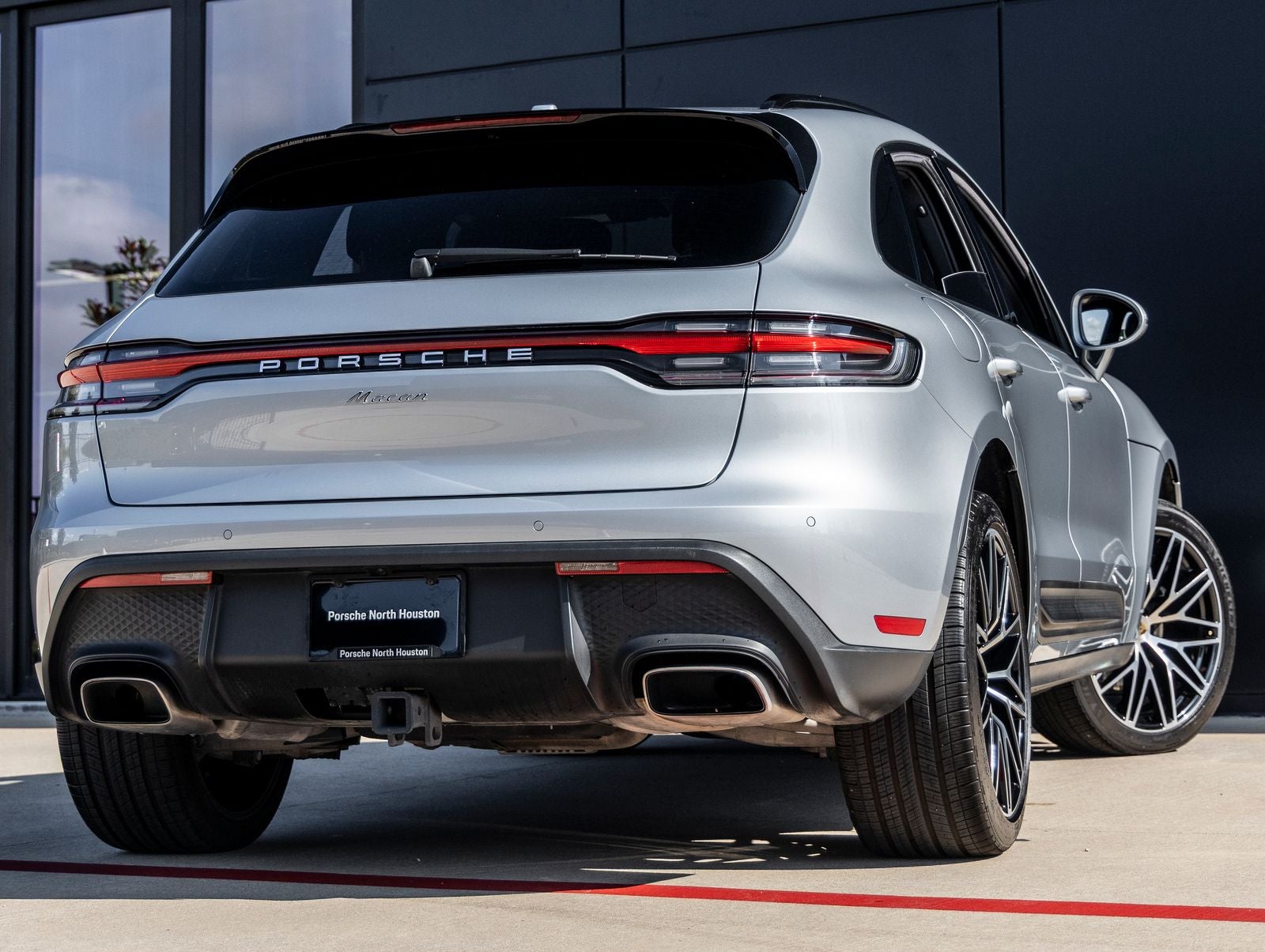 2025 Porsche Macan Base